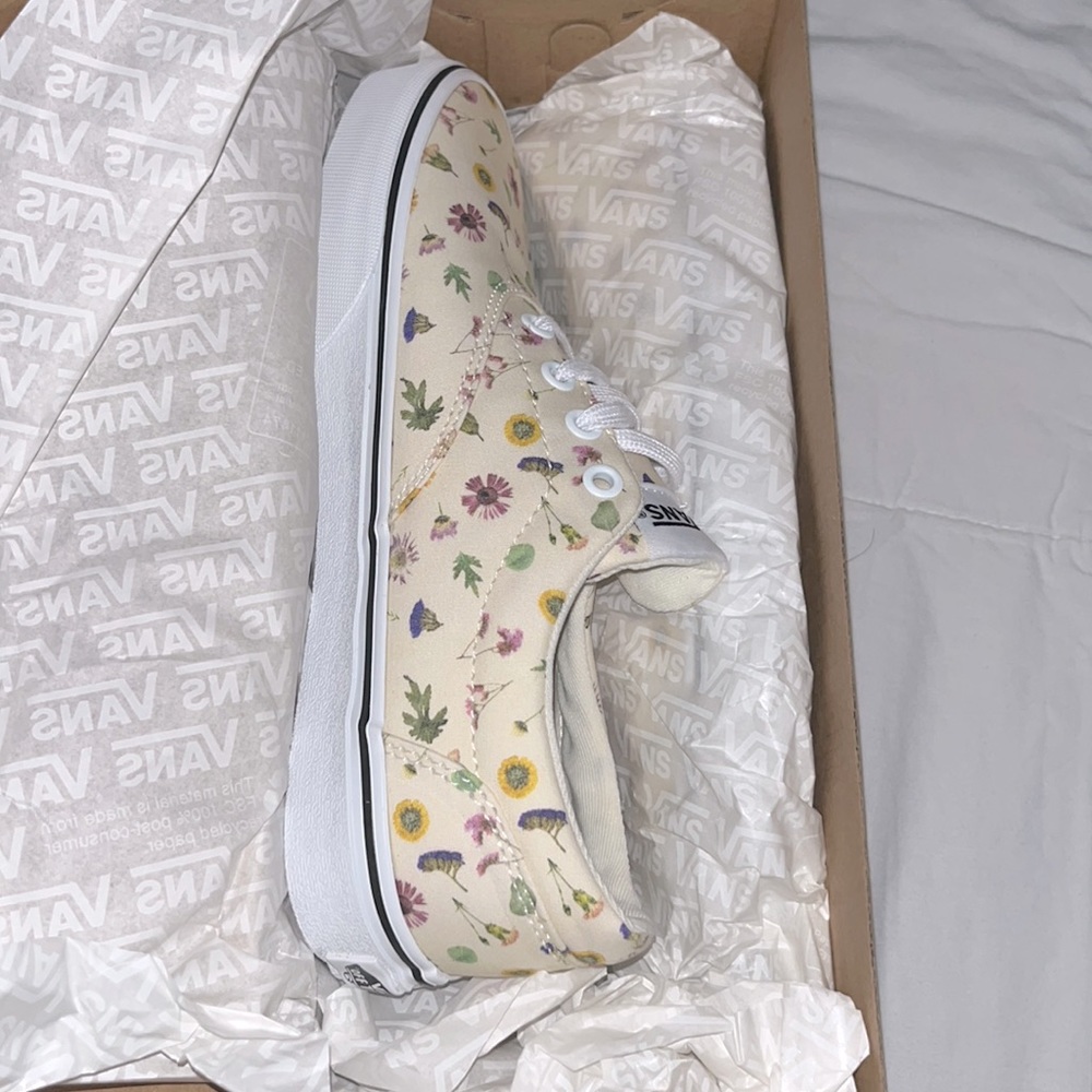 Floral Vans, brand new. Perfect for summer!